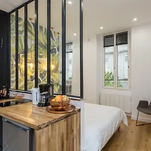 studio-darchitecte-au-pied-de-tour-eiffel-apartment.fr-paris.fr/